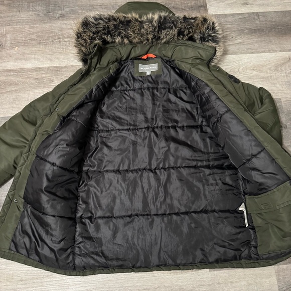 Michael Kors Big Boy Olive Green Puffer parka Coat with Faux Fur Hooded bib - Picture 5 of 12